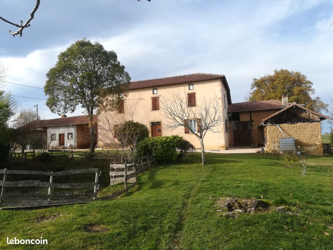 Maison 5 pièces 120 m² · à Montbernard · 120 m² · 800 €