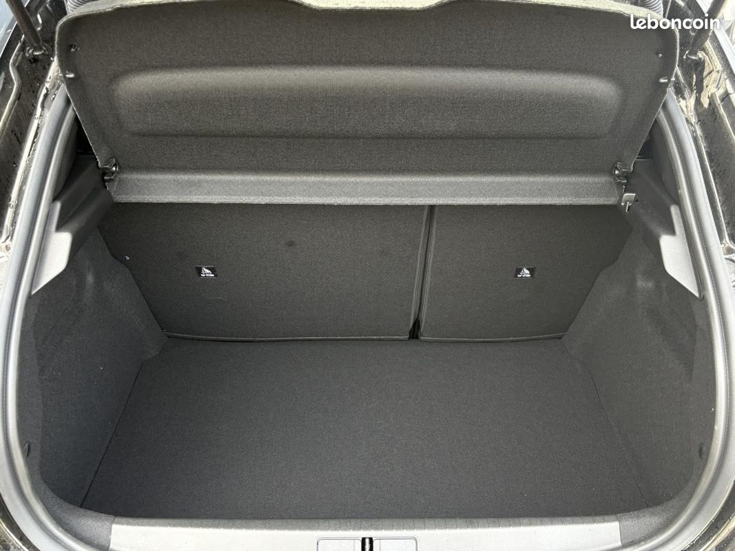 PEUGEOT 208 Hybrid 110 e-DSC6 GT avec Caméra, Clé mains libres et Apple Car Play (image 19)