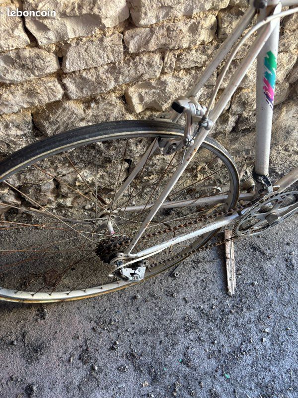 Vélo de route Peugeot vintage / rétro à restaurer (image 3)