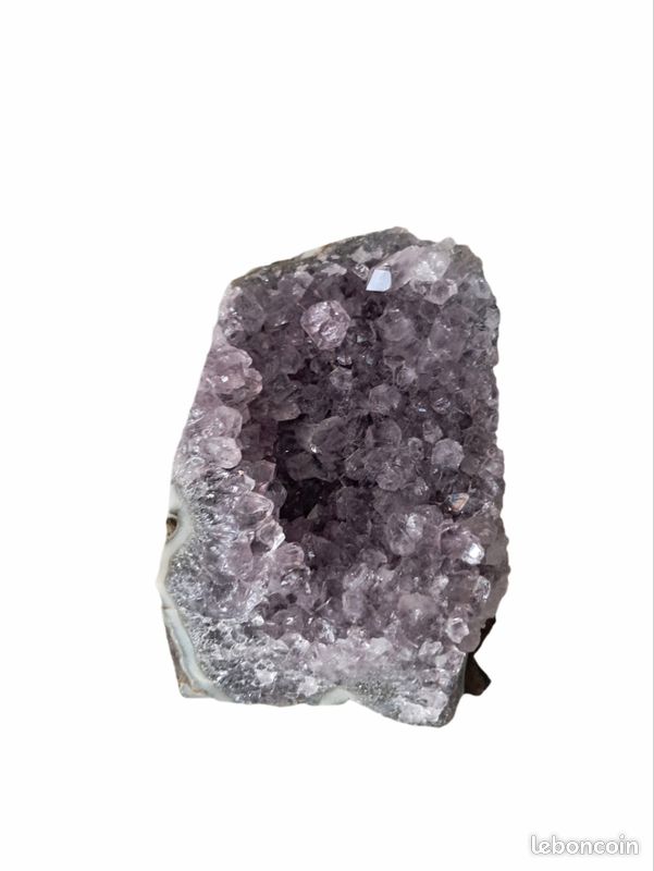 Géode massive Améthyste Uruguay AA violet froid 750 grs (image 8)