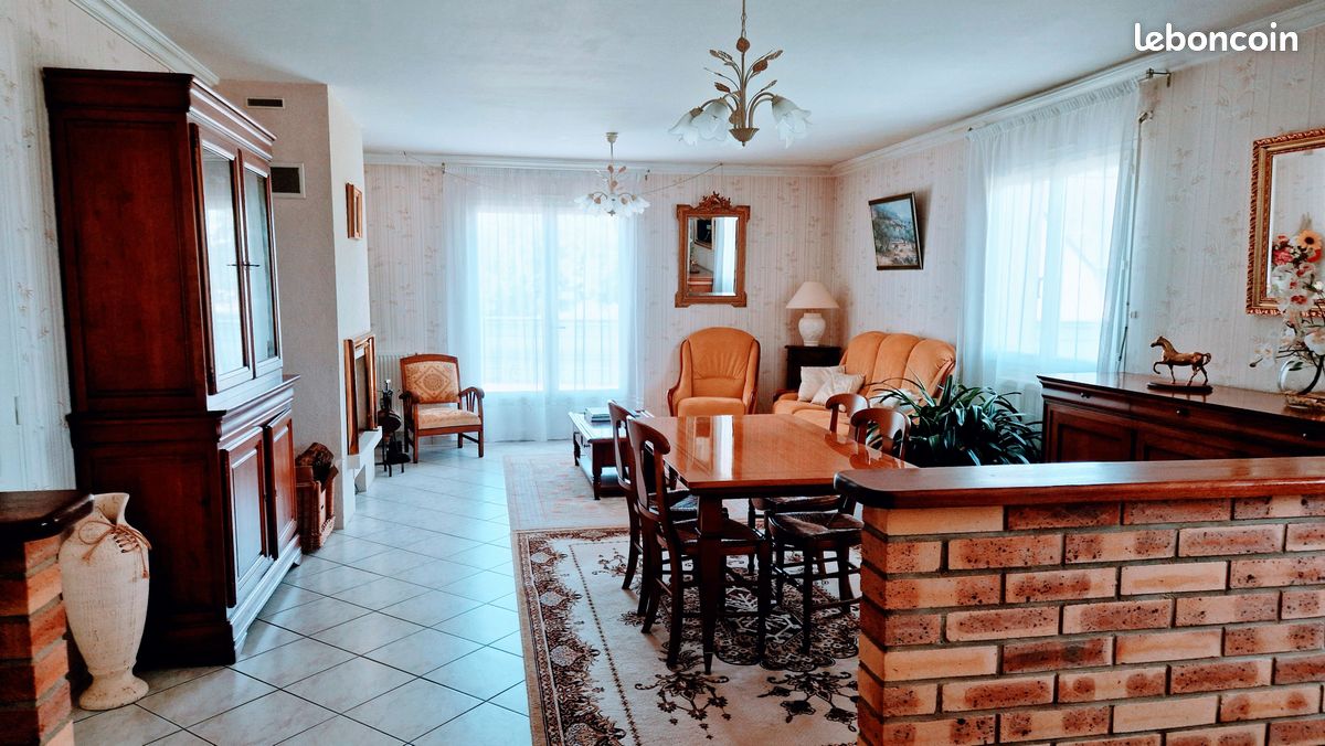 Maison 5 pièces 148 m² · à Changé · 148 m² · 255 000 €