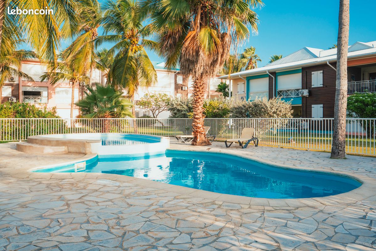 Appartement Courbaril Charmant et spacieux T3 en bord de mer accès direct plage (image 12)