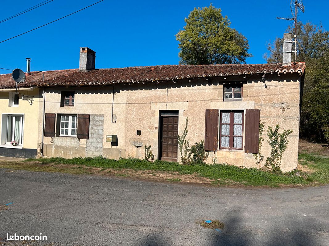 Maison 2 pièces 73 m² · à Adriers · 73 m² · 23 000 €
