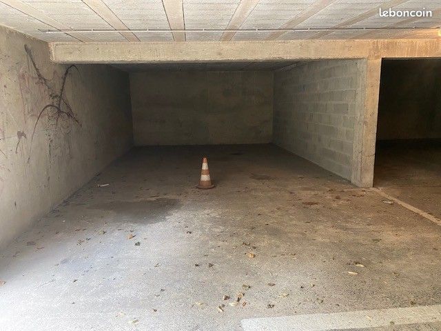 Parking Rennes · 180 €/mois