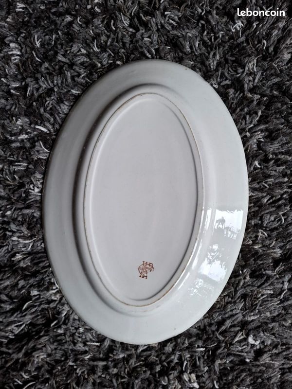 Un joli grand plat oval couleur sépia en terre de fer HB Choisy le Roi en très bon état (image 3)