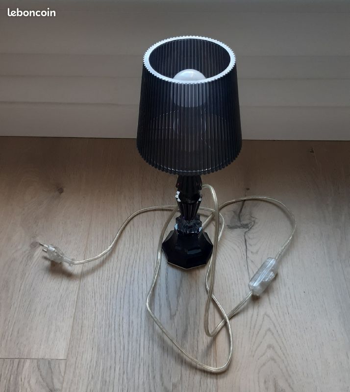 Lampe design noire (image 1)