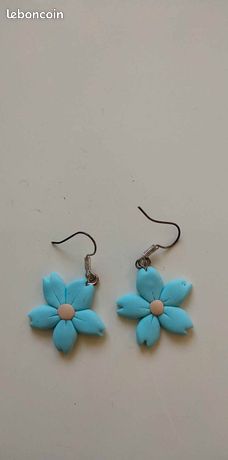 Boucles D'oreilles Créatives En Fimo - Forme Fleurs Blanches - Clous En Acier Inoxydable - Neuves Sans Emballage