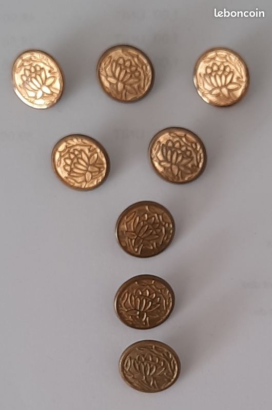 8 boutons dorés décor fleur de lotus (image 1)