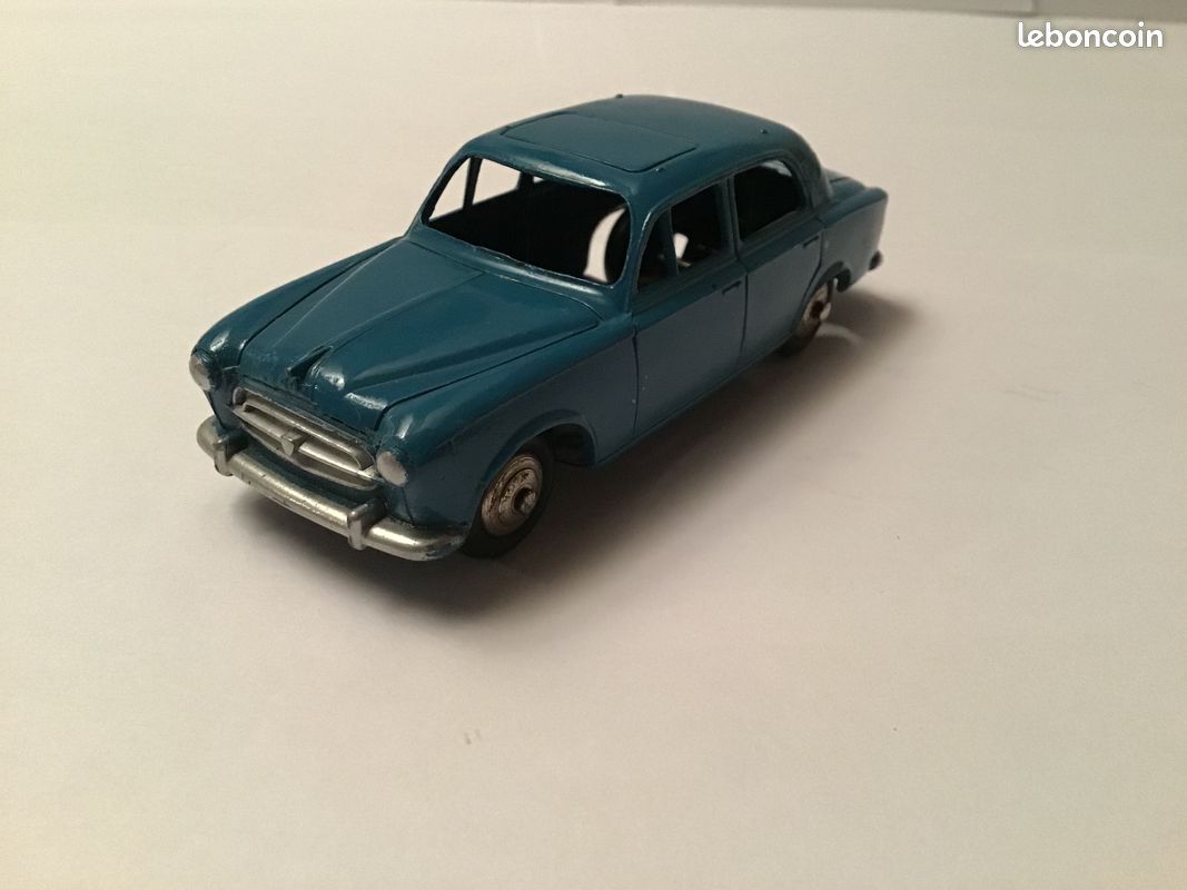 DINKY TOYS ANCIEN VOITURE PEUGEOT 403 BERLINE référence 24 B