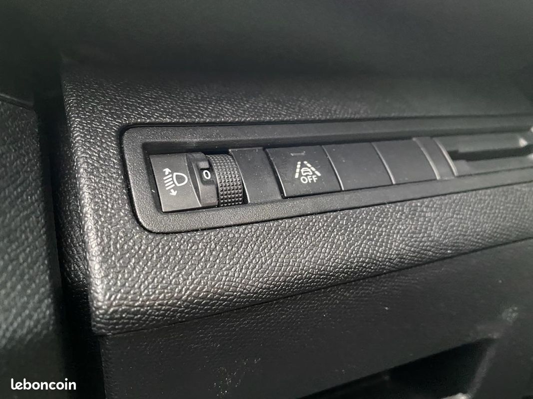 PEUGEOT 3008 1.2i 12V S&S - 130 Allure - Caméra de Recul + GPS (image 17)