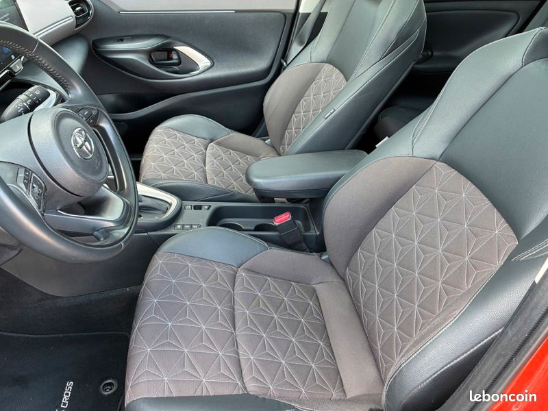 Toyota Yaris Cross 116H COLLECTION Pano Tech (image 25)