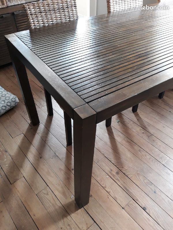 Table en bois exotique (image 1)