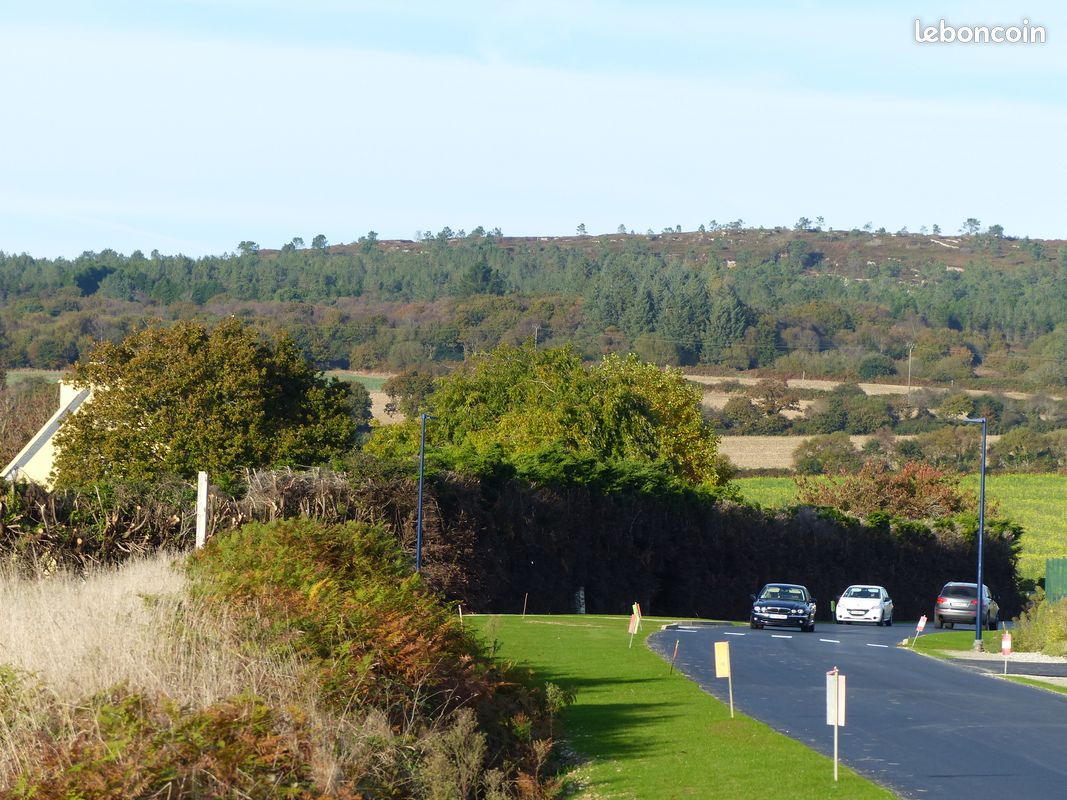 Terrain 1347m² viabilisé lotissement · à Plomodiern · 56 574 €