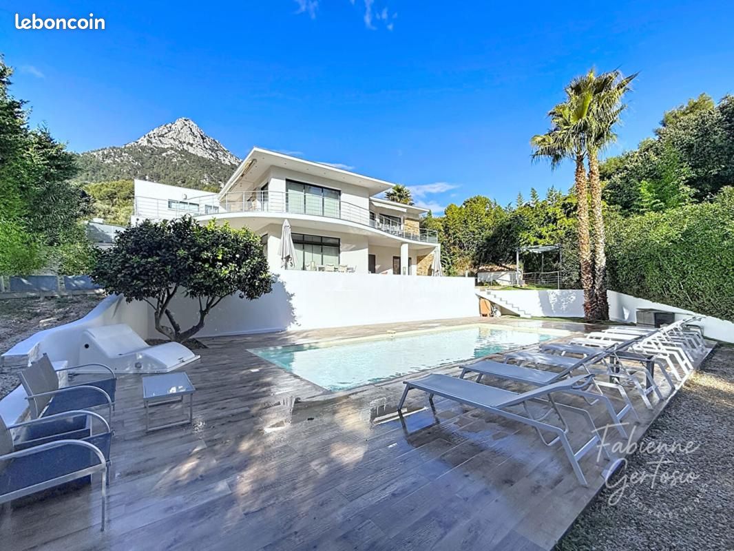 Maison 7 pièces 240 m² · à La Valette-du-Var · 240 m² · 1 040 000 €