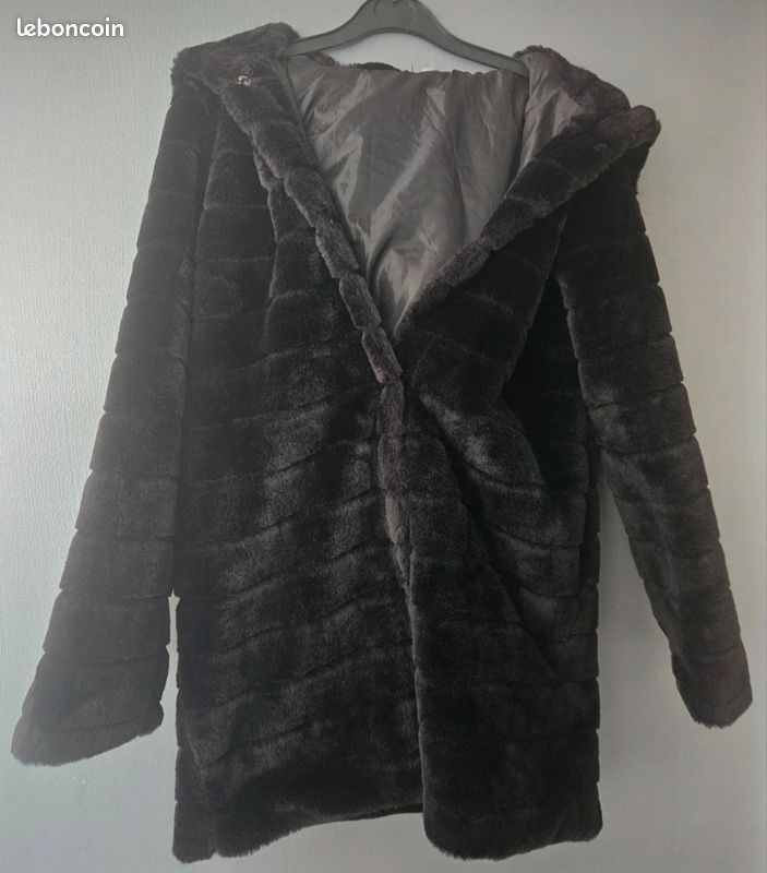 Manteau fausse fourrure noir avec capuche taille S (image 1)