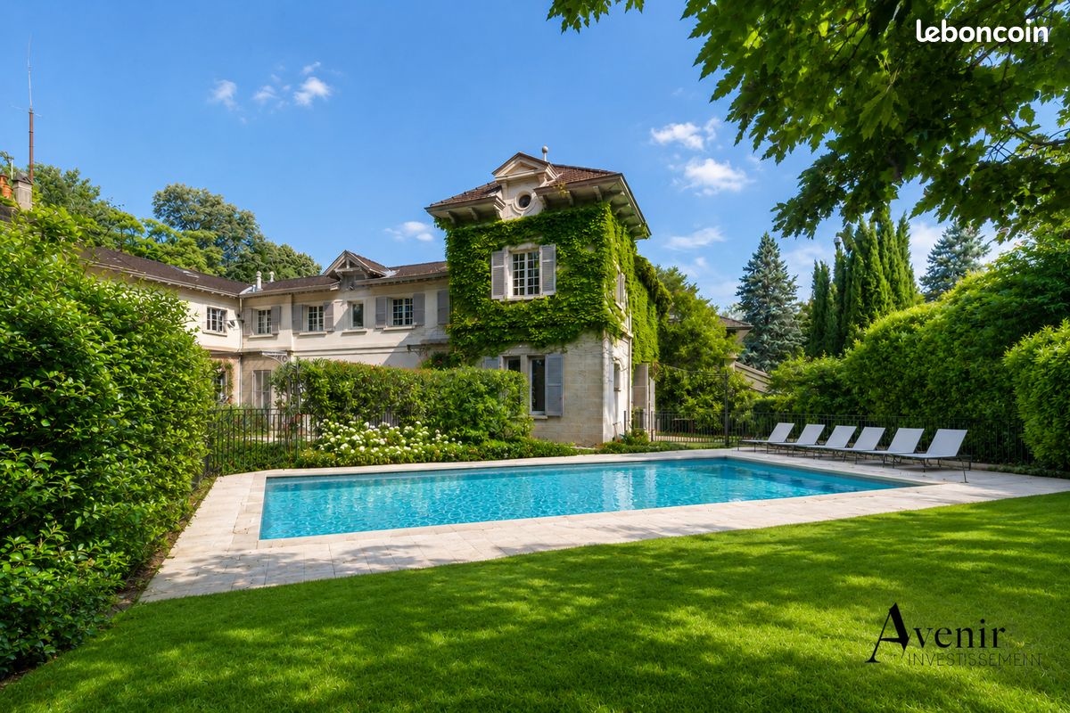 Maison 7 pièces 404 m² · à Écully · 404 m² · 6 500 €/mois