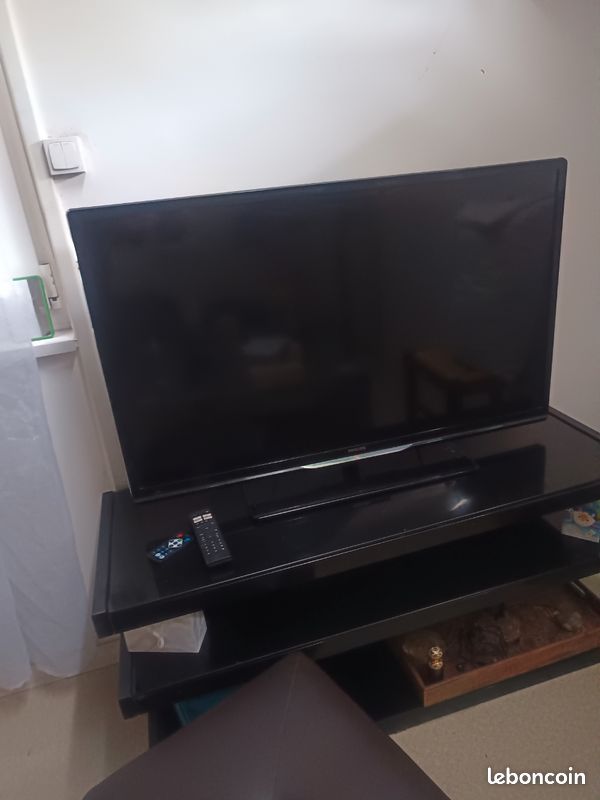 Téléviseur grand écran Led (image 1)