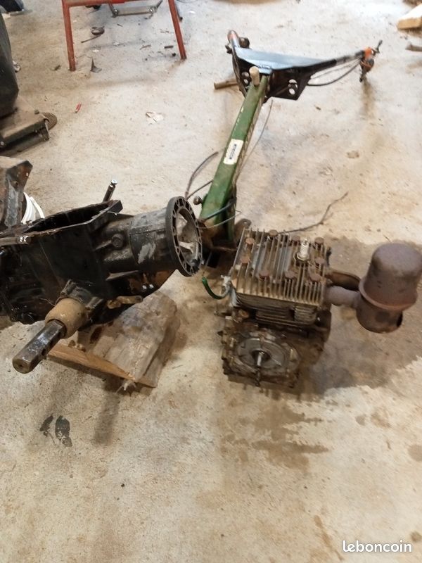 Motoculteur en pièces détachées (ségnementation et cylindre défectueux) (image 3)
