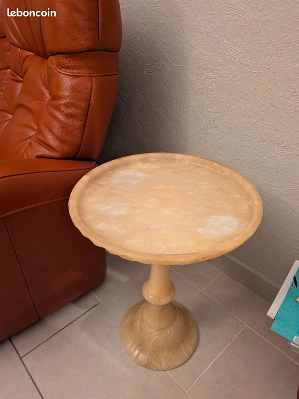 Table en albâtre (image 1)