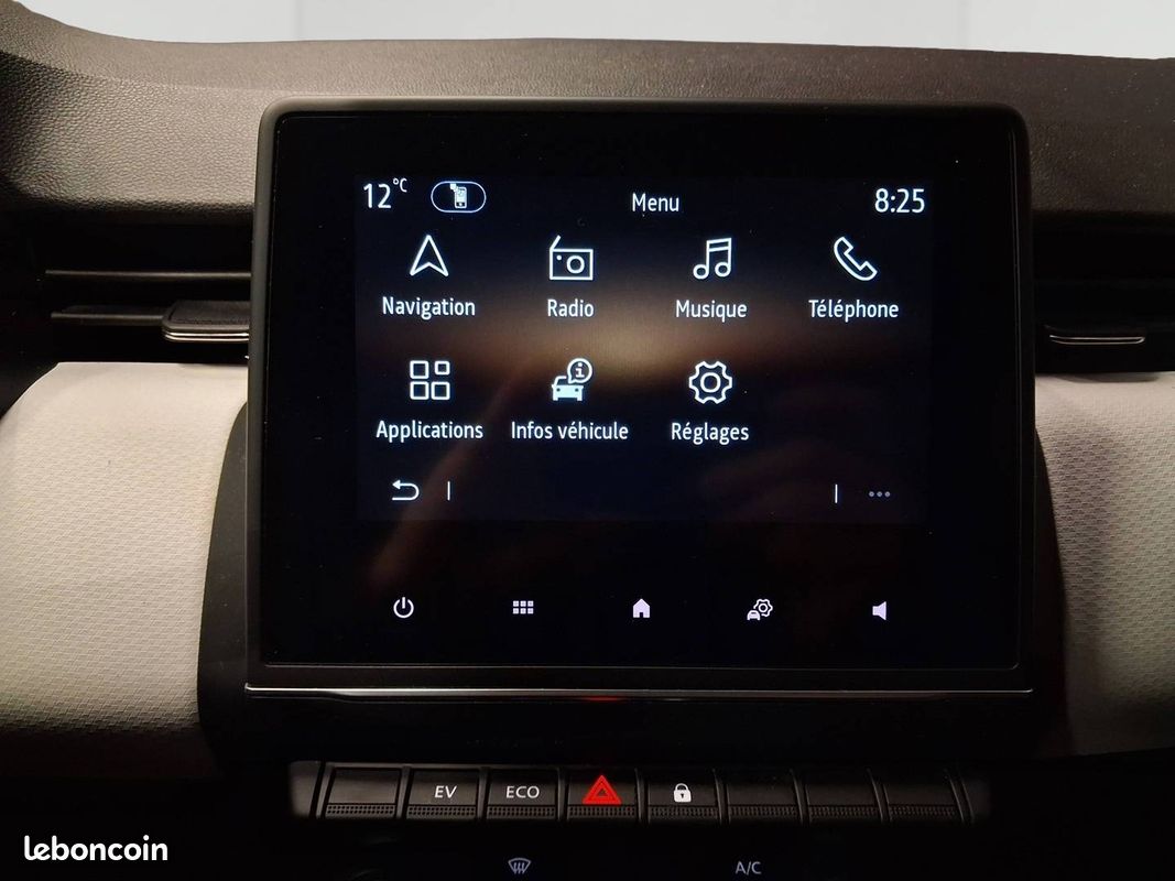 RENAULT Clio E-Tech full hybrid 145 Evolution (image 16)
