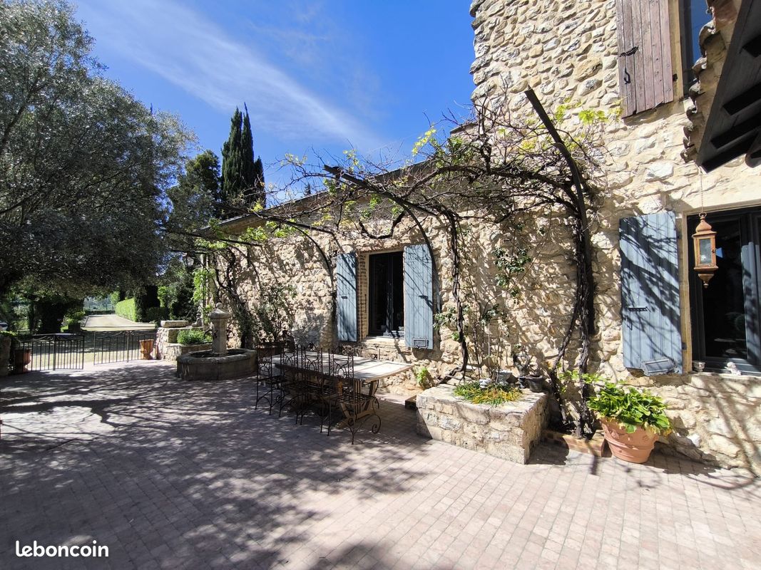 Maison 12 pièces 585 m² · à Mirmande · 585 m² · 950 000 €