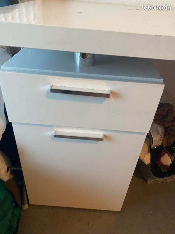 Bureau (image 2)