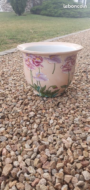 Cache pot (image 2)