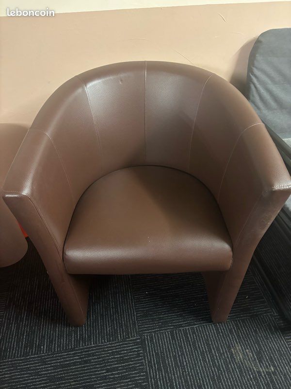 Fauteuil marron (image 1)