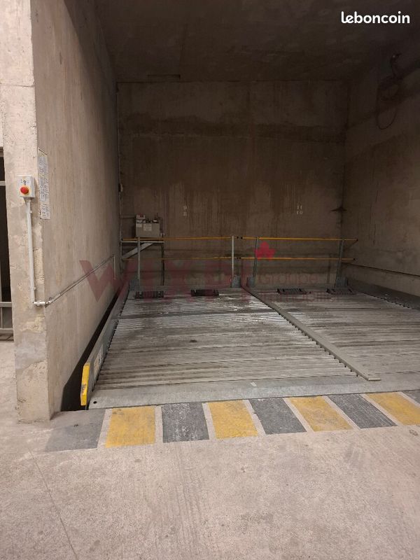 Parking/box OULLINS PIERRE BENITE · à Oullins-Pierre-Bénite · 60 €/mois
