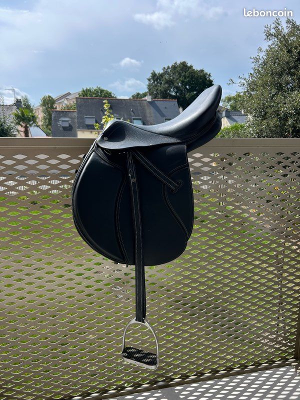 Selle Romeo paddock cuir fouganza décathlon 17,5p Sport Plein air