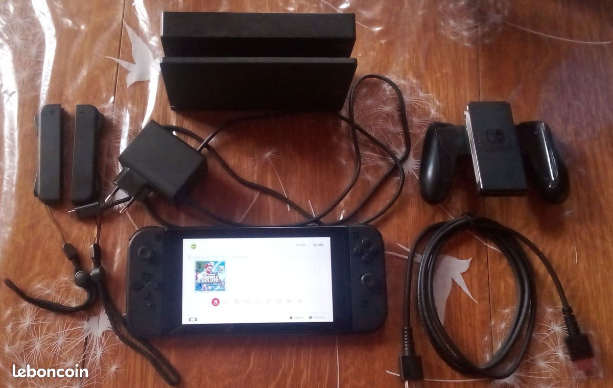 Nintendo Switch (image 1)