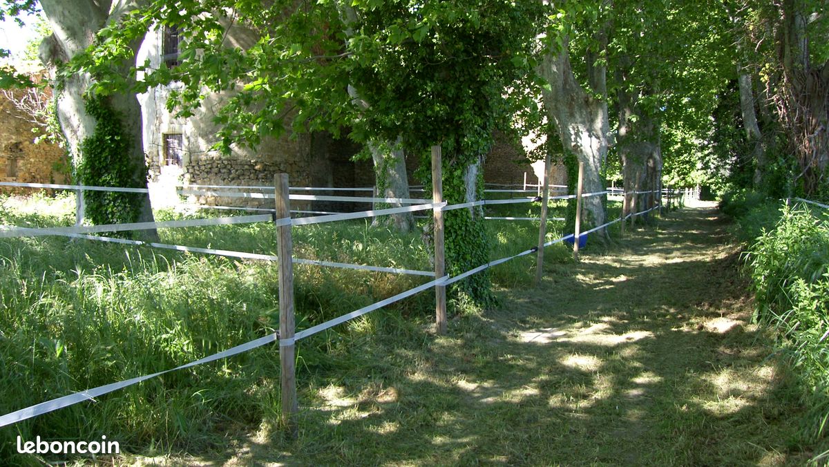 Recherche terrain avec habitation a louer - chevaux · à Sérignan-du-Comtat · 1 000 €