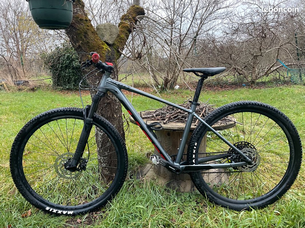 Scott scale 970 dark grey Vélos