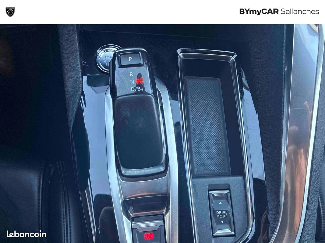 PEUGEOT 3008 Hybrid4 300 e-EAT8 GT Pack (image 21)
