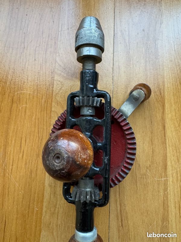 Ancienne Chignole Perceuse à Main – Fonctionnelle Et Solide, Pour Bricoleurs