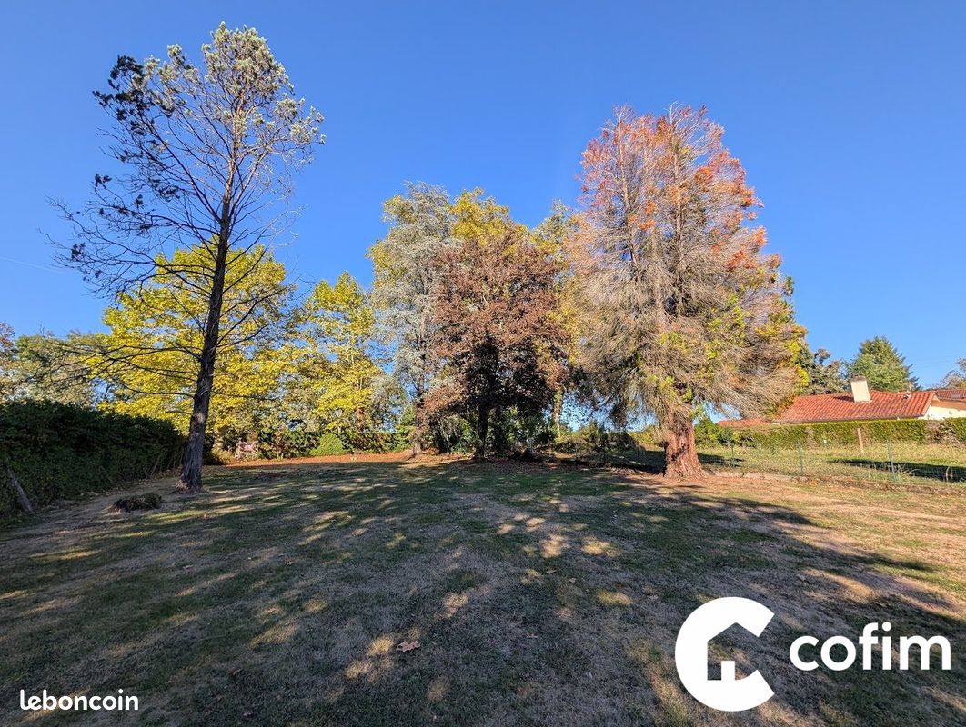 Terrain 1000 m² · à Oloron-Sainte-Marie · 1 000 m² · 70 000 €