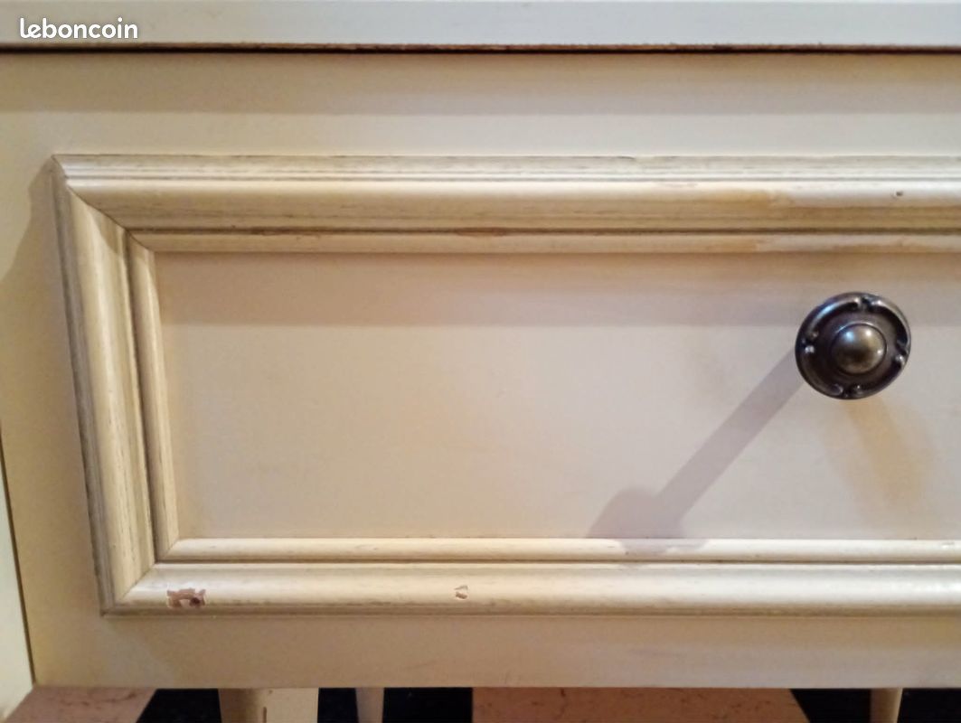 URGENT A SAISIR AVANT LE 19 SEPTEMBRE Lot de 2 tables de chevet bois laqué blanc crème (image 16)