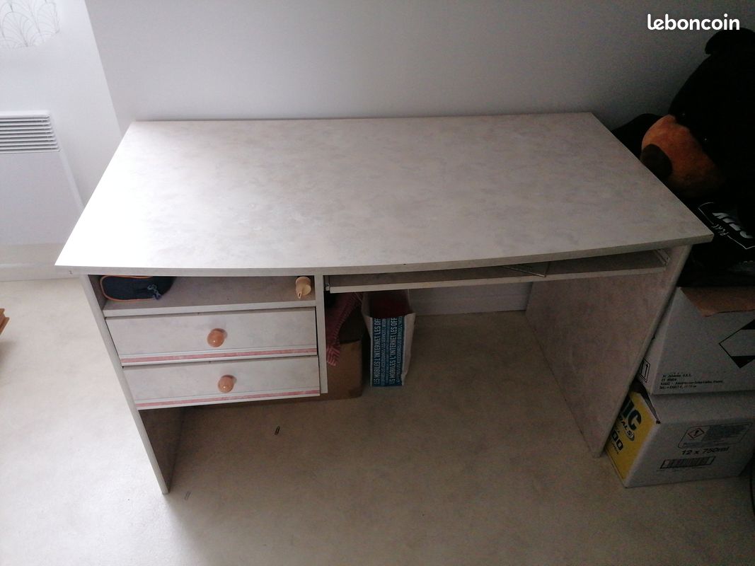 Bureau (image 1)