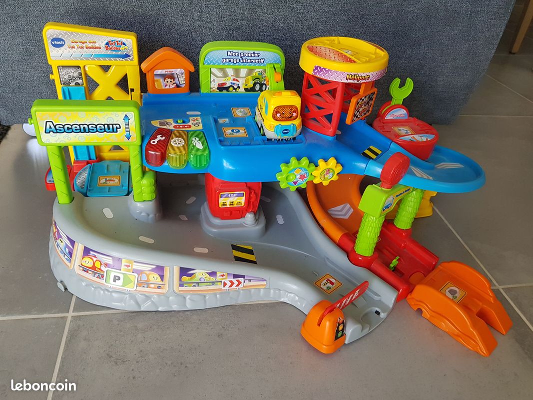 Garage VTech Tut tut bolides avec 1 véhicule dépanneur (image 1)