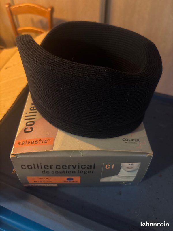 Collier cervical taille unique H: 9,5 cm marine (image 1)