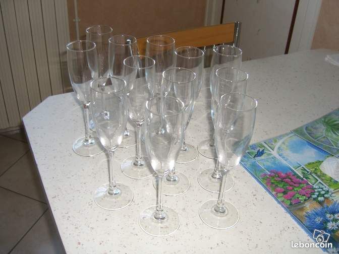 Lot de 12 flûtes à champagne (image 1)
