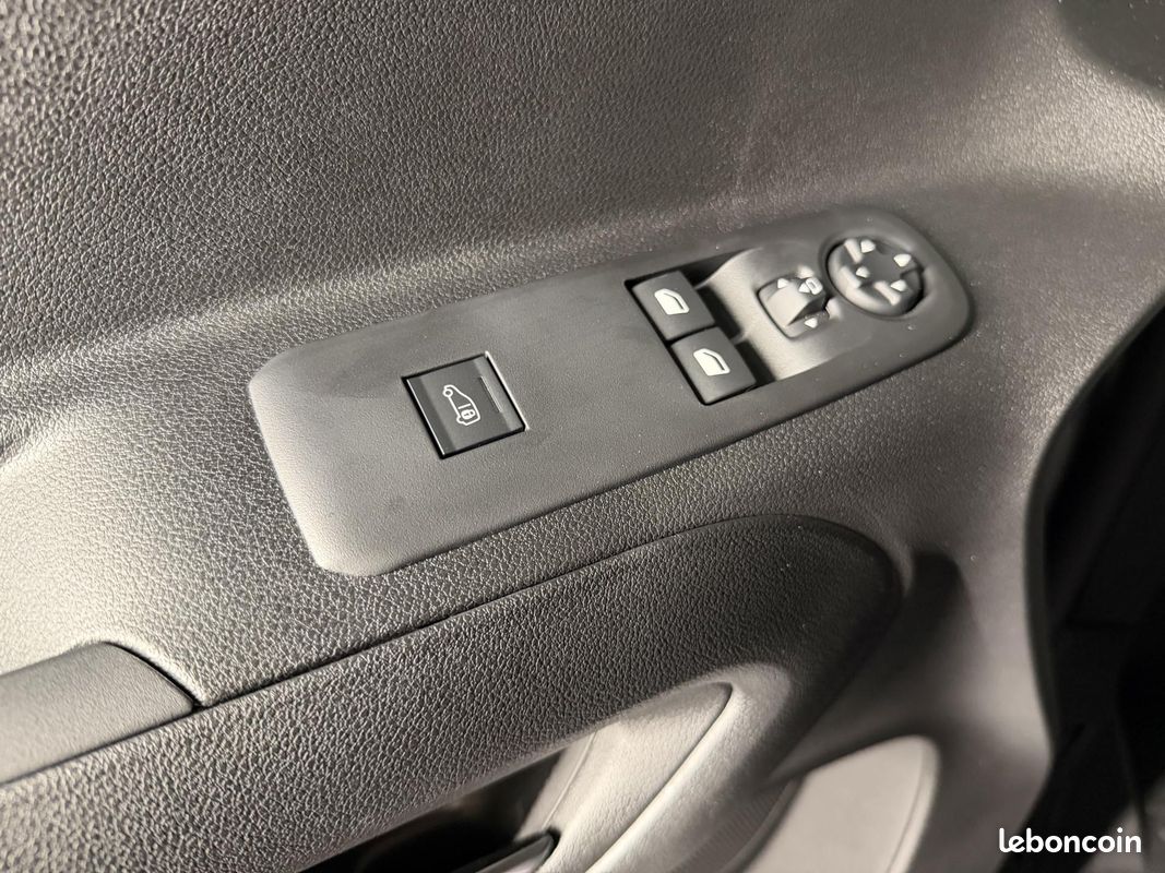 PEUGEOT PARTNER M 650KG 1.5 BlueHDi 130 Pack Premium Connect (image 45)