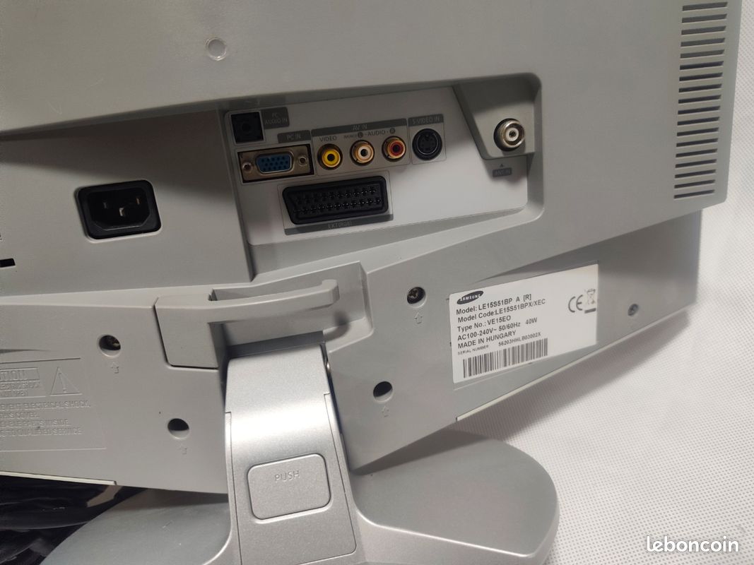 Télévision Samsung 15 pouces comme neuf (image 2)
