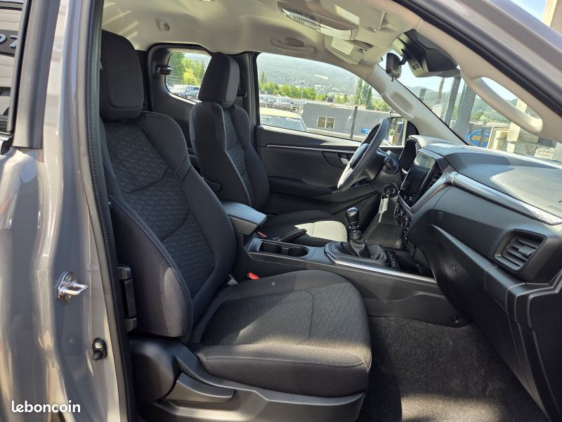 Isuzu D-MAX 2.2 DDI 164CH EVOLUTION SPACE M/T (image 8)