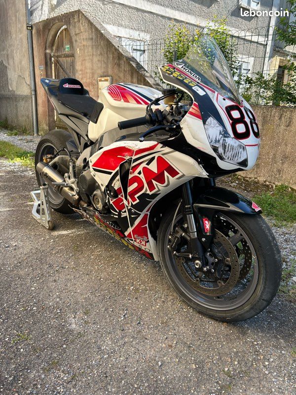 Honda 1000 CBR RR Piste (image 2)