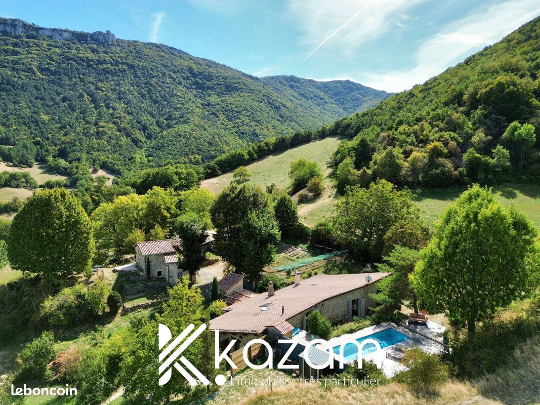 Maison 13 pièces 302 m² · à Combovin · 302 m² · 1 010 000 €