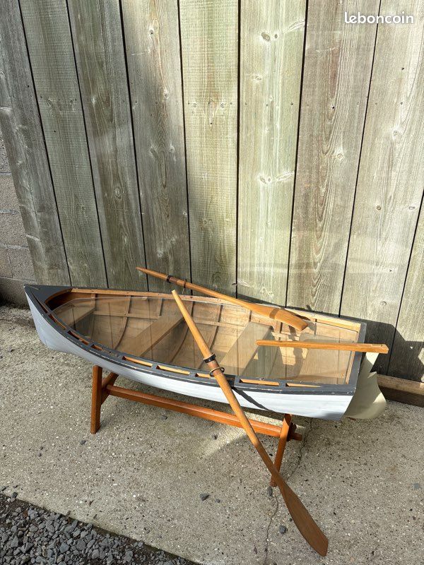 Table basse forme bateau (image 1)