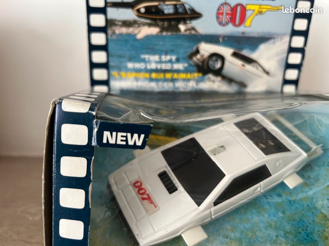 SCALEXTRIC C4229 James Bond Lotus Esprit S1 - L'espion qui m'aimait