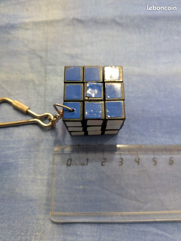 Porte-clef Cube casse-tête Rubik.. (image 8)