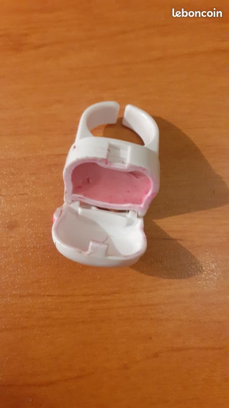 Bague Hello Kitty En Plastique Transparent – Occasion